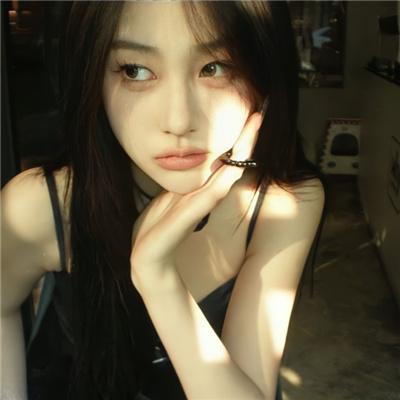 荒年全村啃树皮我带全家咔咔炫肉